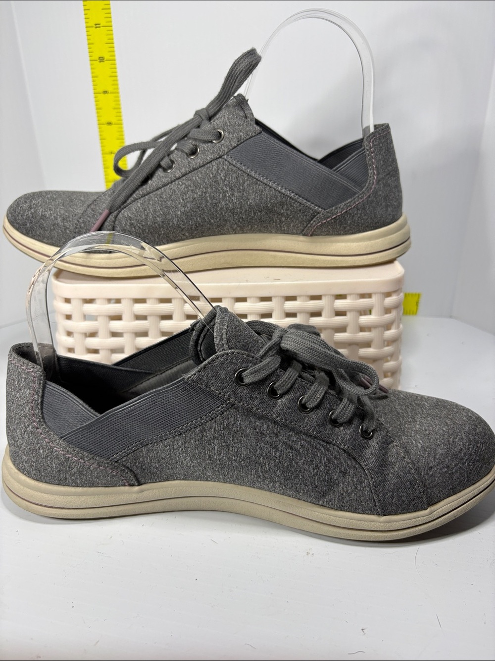 Cloudsteppers by Clarks Gray Casual Lace-Up Sneakers. Box‎ 29